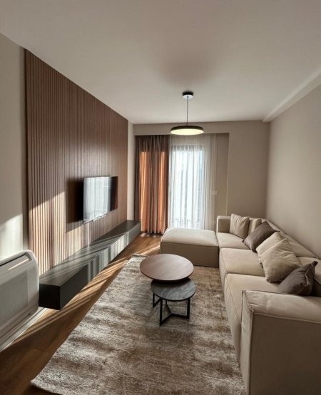 Tirane, jepet me qera apartament 1+1+Ballkon Kati 20, 80 m² 1.000 € (Rruga E Kavajes)