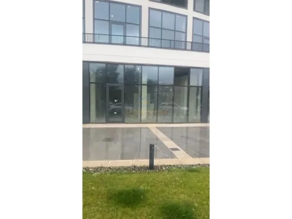 Tirane, jepet me qera ambjent biznesi Kati 1, 134 m² 3.000 € (Rruga e Kosovareve, Tirane)