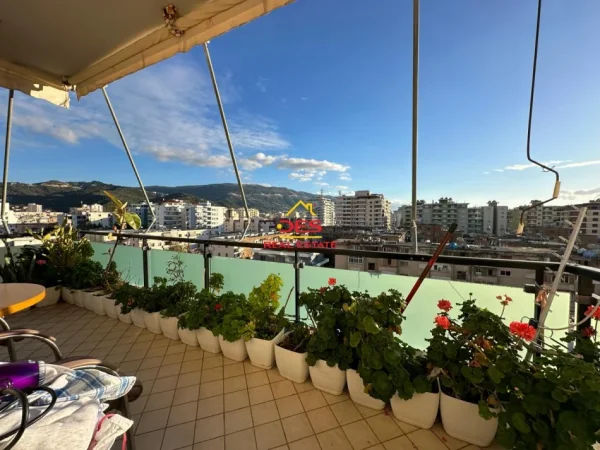 Vlore, jepet me qera apartament 3+1+Ballkon Kati 7, 153 m² 600 € (Rruga Sadi Zotaj)