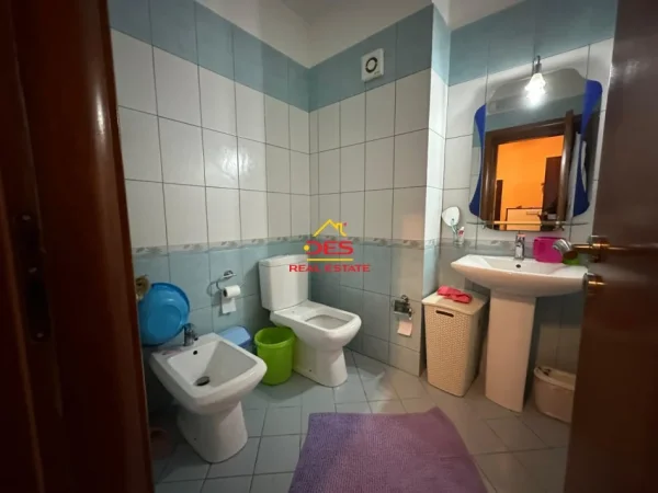 Vlore, jepet me qera apartament 3+1+Ballkon Kati 7, 153 m² 600 € (Rruga Sadi Zotaj)