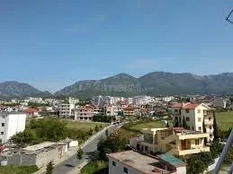 Tirane, jepet me qera apartament 1+1 Kati 4, 350 € (kodra e priftit rruga tonion harapi)