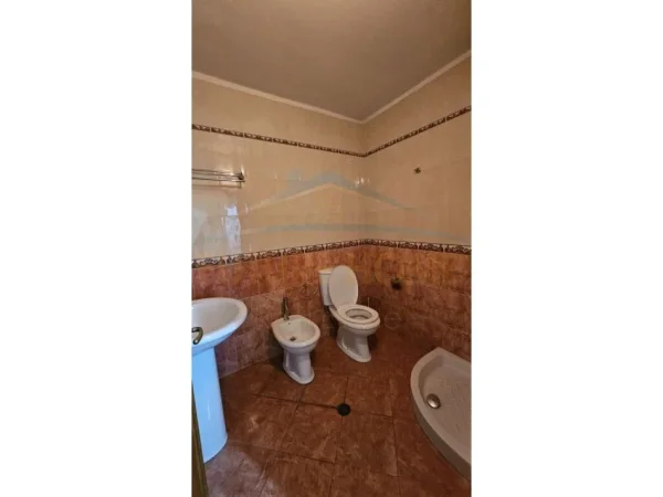 Durres, shitet apartament 2+1+Ballkon Kati 4, 140 m² (durres drejtoriA E POLICISE)