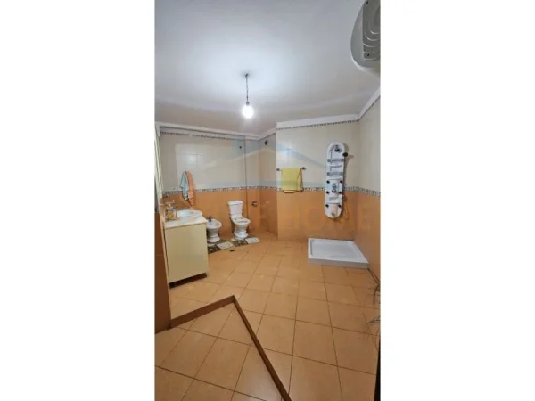 Durres, shitet apartament 2+1+Ballkon Kati 4, 140 m² (durres drejtoriA E POLICISE)