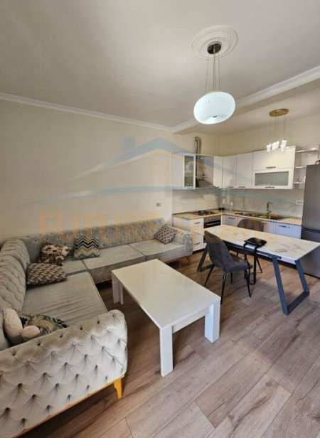 ALF43003 Tirane, jepet me qera Kati 3, 85 m² 600 € (Blloku)
