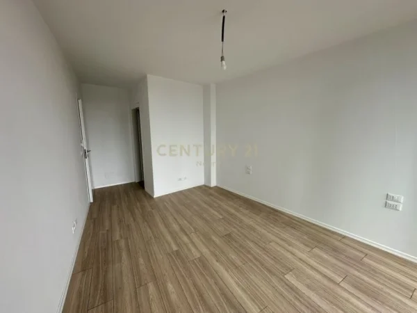 Tirane, jap me qera zyre , 123 m² 1.550 € (Lake View Residence, Liqeni i Tiranës)