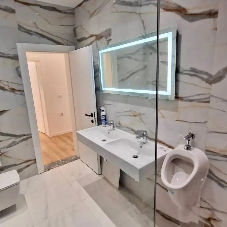 Tirane, jepet me qera zyre Kati 2, 120 m² 1.100 € (Rruga Mine Peza)