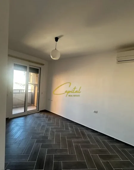 Tirane, jepet me qera dyqan Kati 8, 91 m² 900 € (QENDER)