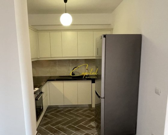 Tirane, jepet me qera dyqan Kati 8, 91 m² 900 € (QENDER)