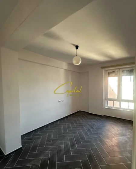 Tirane, jepet me qera dyqan Kati 8, 91 m² 900 € (QENDER)