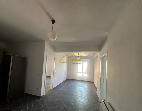 Tirane, jepet me qera dyqan Kati 8, 91 m² 900 € (QENDER)