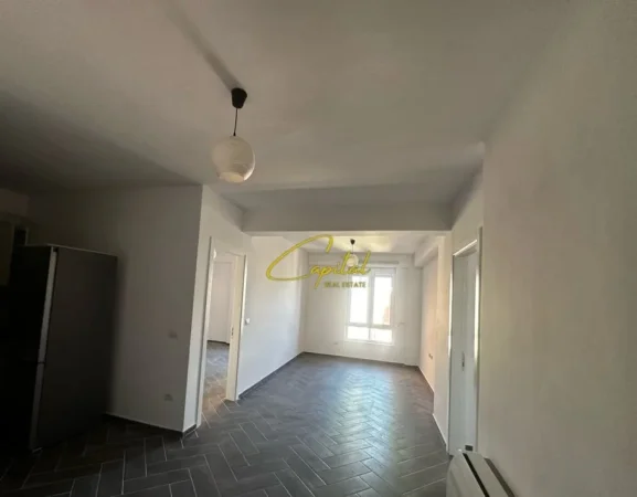 Tirane, jepet me qera dyqan Kati 8, 91 m² 900 € (QENDER)