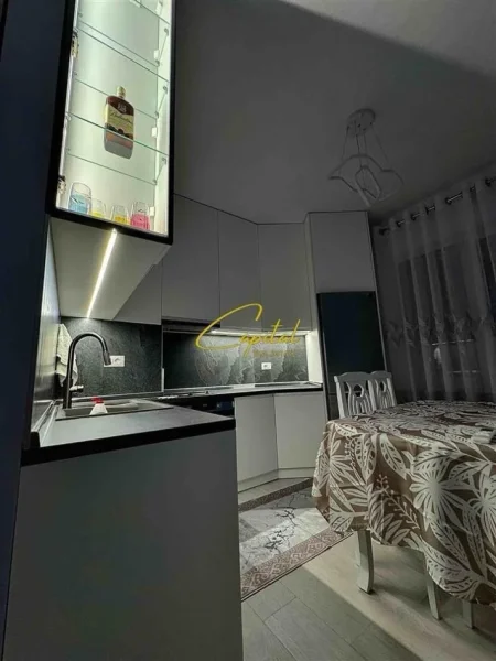 Tirane, jepet me qera apartament 1+1 Kati -2, 70 m² 650 € (ASTIR)