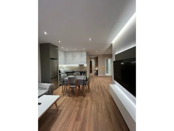 Tirane, jepet me qera apartament 2+1 , 67 m² 600 € (Unaza e Re)