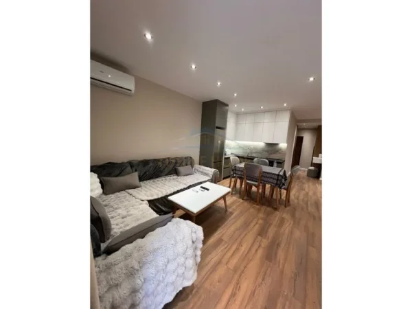 Tirane, jepet me qera apartament 2+1 , 67 m² 600 € (Unaza e Re)