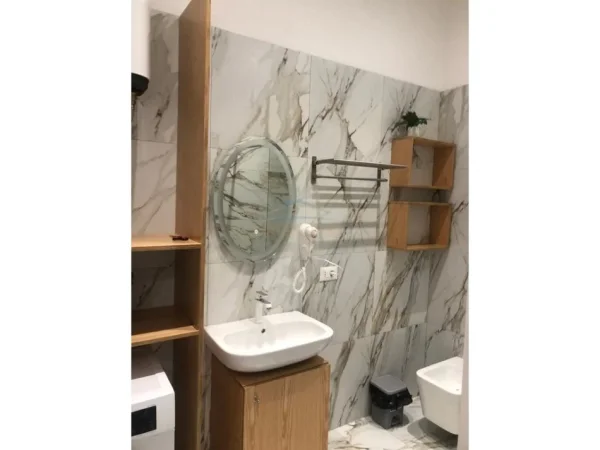 Tirane, jepet me qera apartament 1+1+Aneks+Ballkon Kati 4, 78 m² 900 € (delijorgji)
