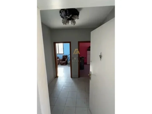 Tirane, shitet apartament 2+1 Kati 3, 79 m² 85.000 € (Komisariati nr. 4)