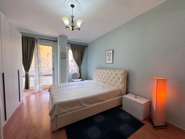 Tirane, jepet me qera apartament 2+1+Aneks+Ballkon Kati 3, 600 € (kodra e diellit)