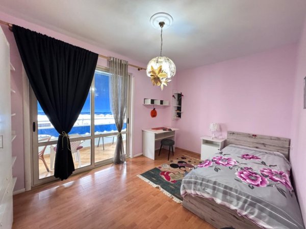 Tirane, jepet me qera apartament 2+1+Aneks+Ballkon Kati 3, 600 € (kodra e diellit)