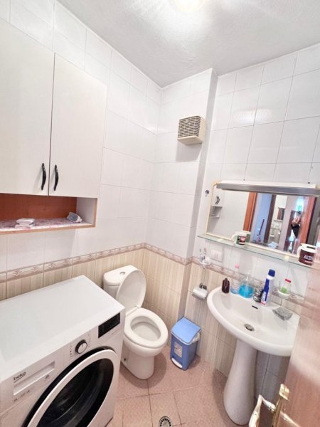 Tirane, jepet me qera apartament 2+1+Aneks+Ballkon Kati 3, 600 € (kodra e diellit)