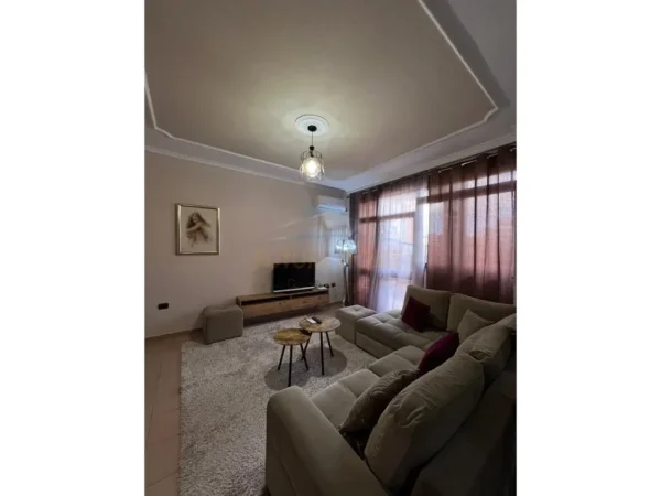 Qera, Apartament 2+1+2, Shkolla e Kuqe, Tiranë.