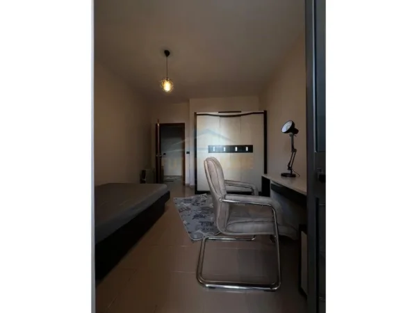 Qera, Apartament 2+1+2, Shkolla e Kuqe, Tiranë.