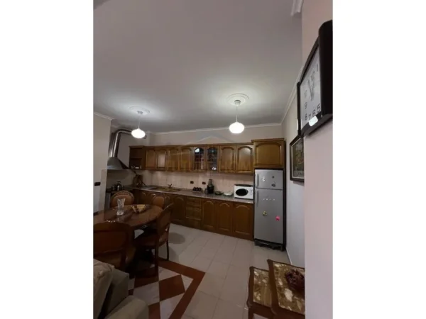 Qera, Apartament 2+1+2, Shkolla e Kuqe, Tiranë.