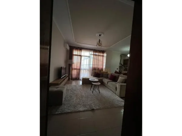 Qera, Apartament 2+1+2, Shkolla e Kuqe, Tiranë.