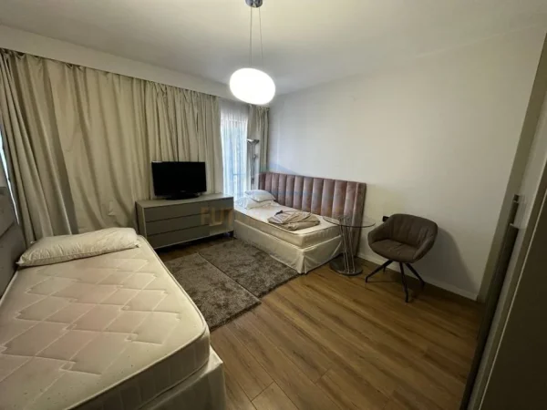 Qera, Duplex, Qender, Tirane