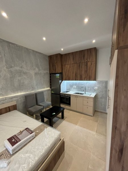 Tirane, jepet me qera apartament , 330 € (yzberisht)