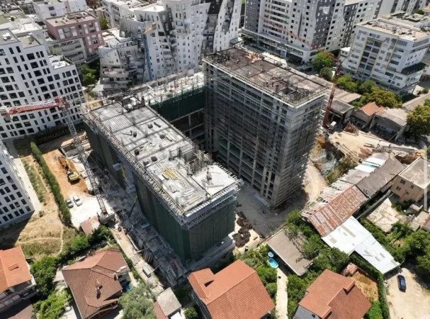 Tirane, shitet apartament 2+1+Ballkon Kati 5, 112 m² 235.000 € (ISH PARKU)