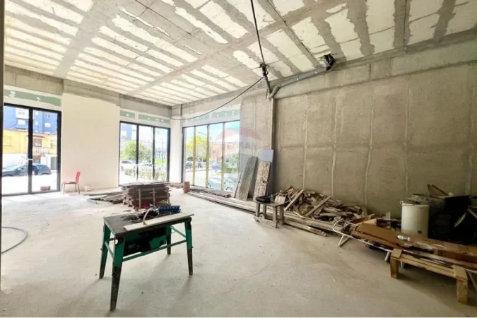 Vlore, shitet ambjent biznesi Kati 0, 115 m² 356.500 € (Lungomare)