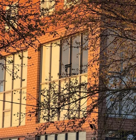 Tirane, jepet me qera ambjent biznesi Kati 1, 216 m² 600 € (KOMBINAT)