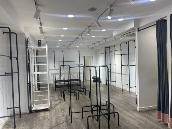 Tirane, jepet me qera dyqan Kati 0, 160 m² 5.500 € (Myslym Shyri)