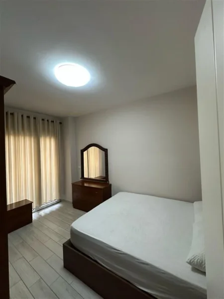 Tirane, jepet me qera apartament 1+1+Ballkon Kati 1, 60 m² 450 € (Astir prane Viles L)