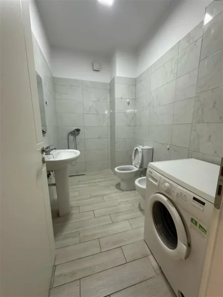 Tirane, jepet me qera apartament 1+1+Ballkon Kati 1, 60 m² 450 € (Astir prane Viles L)