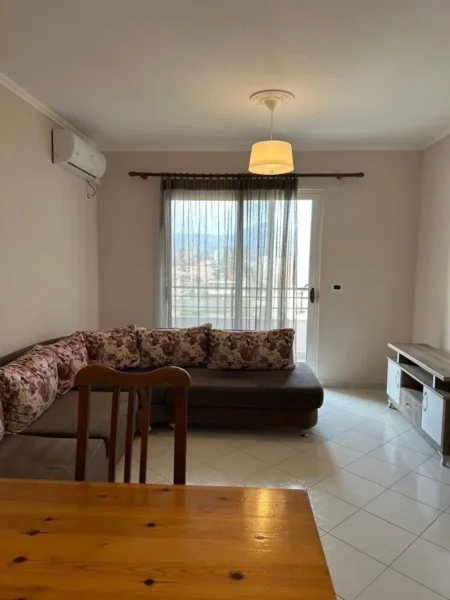Tirane, jap me qera apartament 2+1+Ballkon Kati 3, 97 m² 450 € (Te pallatet Fratari)