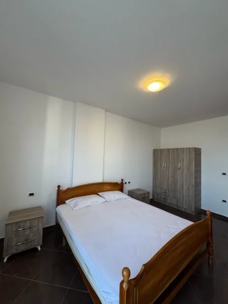 Tirane, jap me qera apartament 2+1+Ballkon Kati 3, 97 m² 450 € (Te pallatet Fratari)