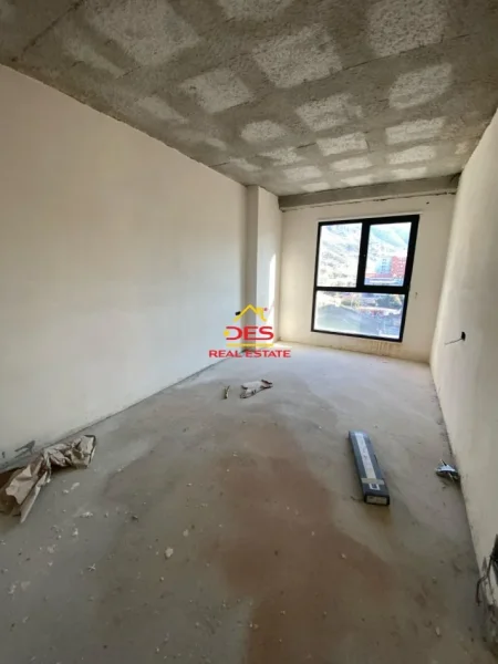 Vlore, shitet apartament 2+1+Ballkon Kati 4, 137 m² 355.000 € (Rruga Murat Tërbaçi)