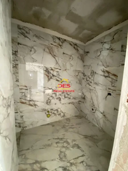 Vlore, shitet apartament 2+1+Ballkon Kati 4, 137 m² 355.000 € (Rruga Murat Tërbaçi)