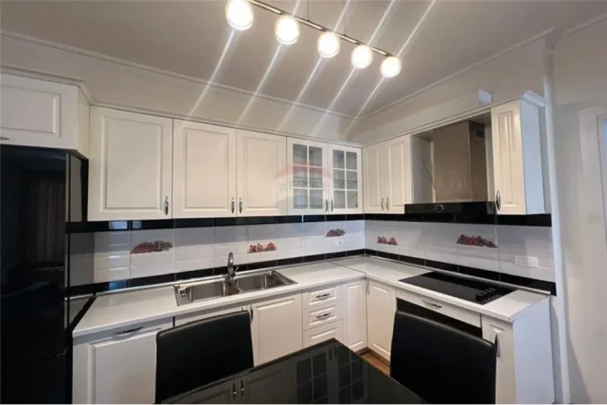 Tirane, jepet me qera apartament 1+1+Ballkon Kati 5, 70 m² 650 € (Kompleksi Delijorgji)