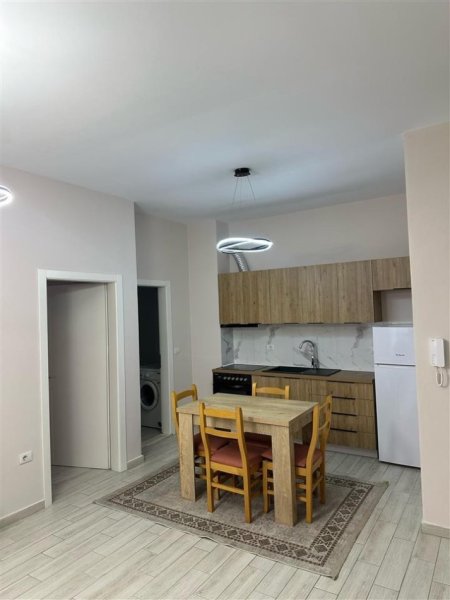 Tirane, jepet me qera apartament 1+1+Ballkon Kati 1, 70 m² 450 € (Astir)
