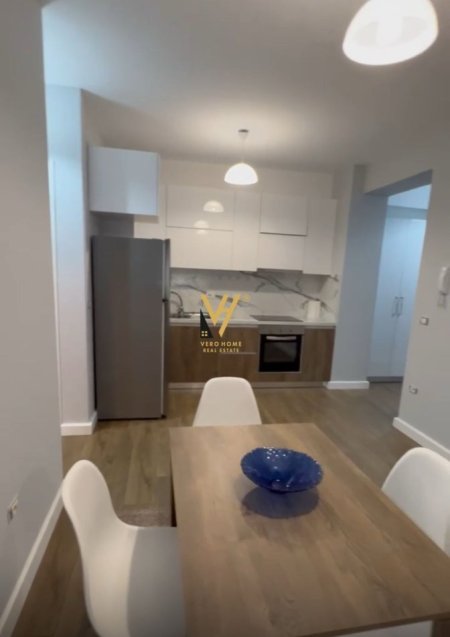 Tirane, jepet me qera apartament 1+1+Ballkon Kati 3, 65 m² 500 € (KODRA E DIELLIT 2)