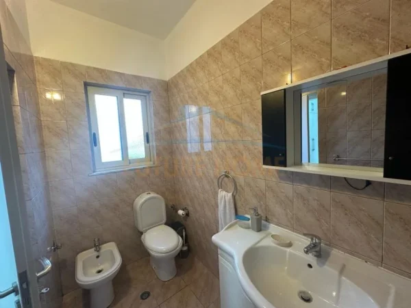 Tirane, shes apartament 1+1+Ballkon Kati 4, 62 m² 130.000 € (21 Dhjetori)