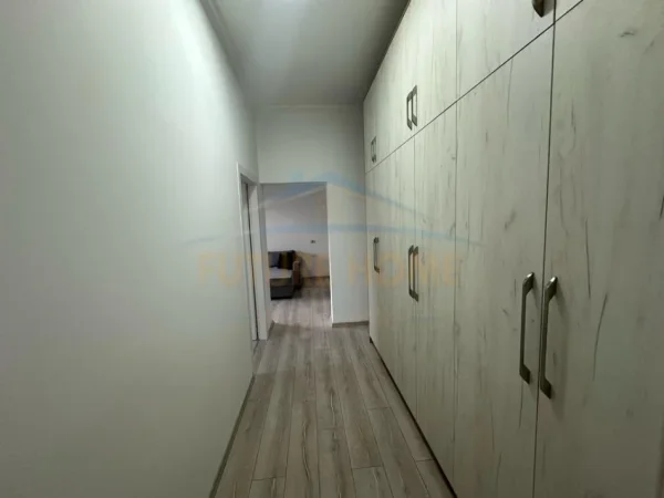 Tirane, shes apartament 1+1+Ballkon Kati 4, 62 m² 130.000 € (21 Dhjetori)