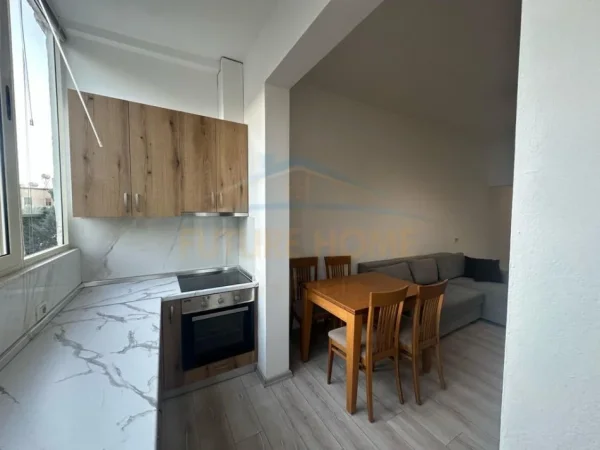 Tirane, shes apartament 1+1+Ballkon Kati 4, 62 m² 130.000 € (21 Dhjetori)