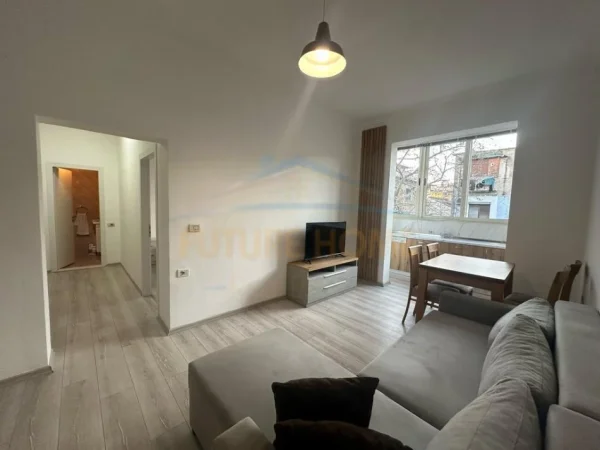 Tirane, shes apartament 1+1+Ballkon Kati 4, 62 m² 130.000 € (21 Dhjetori)