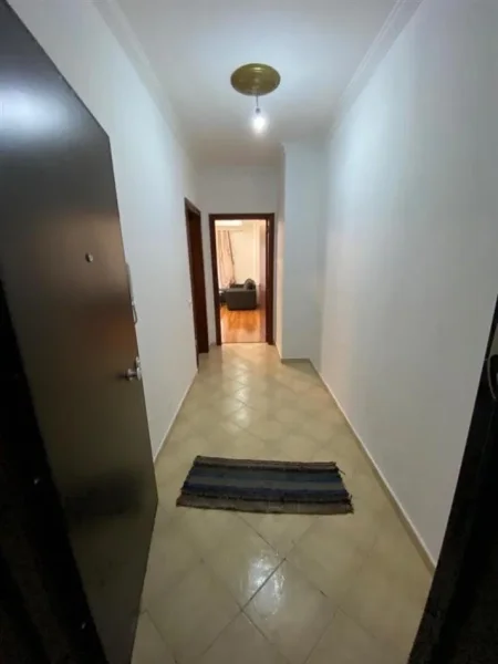 Tirane, jepet me qera apartament 1+1+Ballkon Kati 8, 60 m² 450 € (astir)
