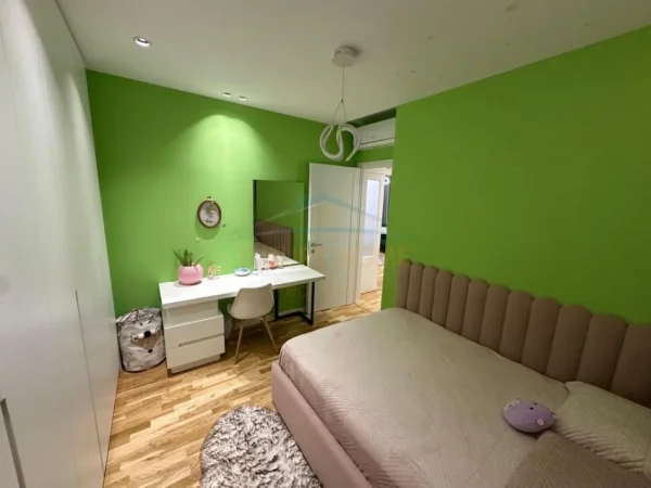 Tirane, shes apartament 2+1+Ballkon Kati 0, 92 m² 249.000 € (Liqeni i thate)
