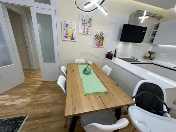 Tirane, shes apartament 2+1+Ballkon Kati 0, 92 m² 249.000 € (Liqeni i thate)