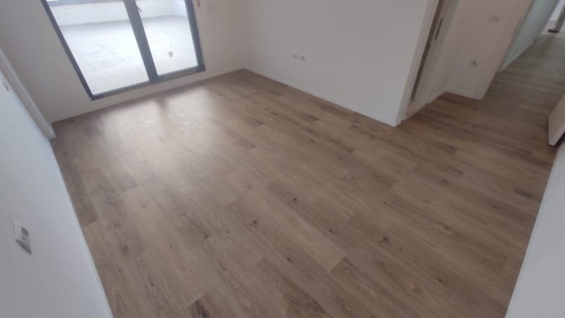 Tirane, jepet me qera zyre Kati 2, 155 m² 900 € (porcelan)